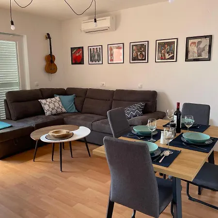 Rock'n'jazz With Swimming Pool And Beautiful Sea View Apartament